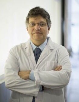 Médico Cirujano-urólogo, candidato de ciencias médicas Dio